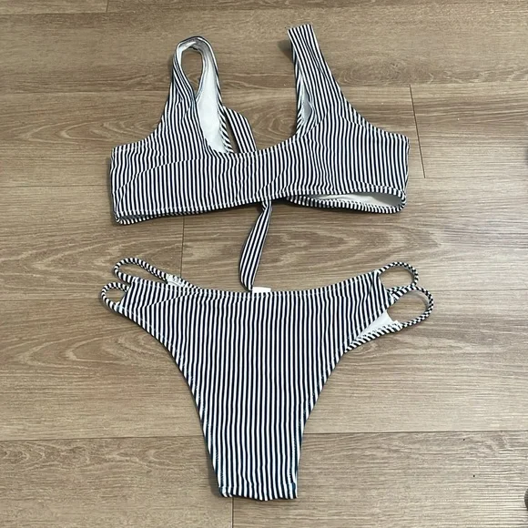 Navy/ White strip bikini - Picture 2 of 2